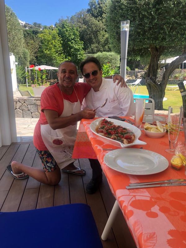Franco Di Mare e i suoi «spaghetti alla Ischia»: chef a quattro mani con Nino Di Costanzo